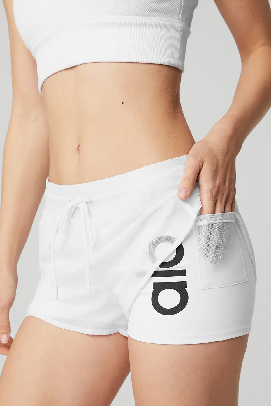 Ambience Short - Graphic - White/White