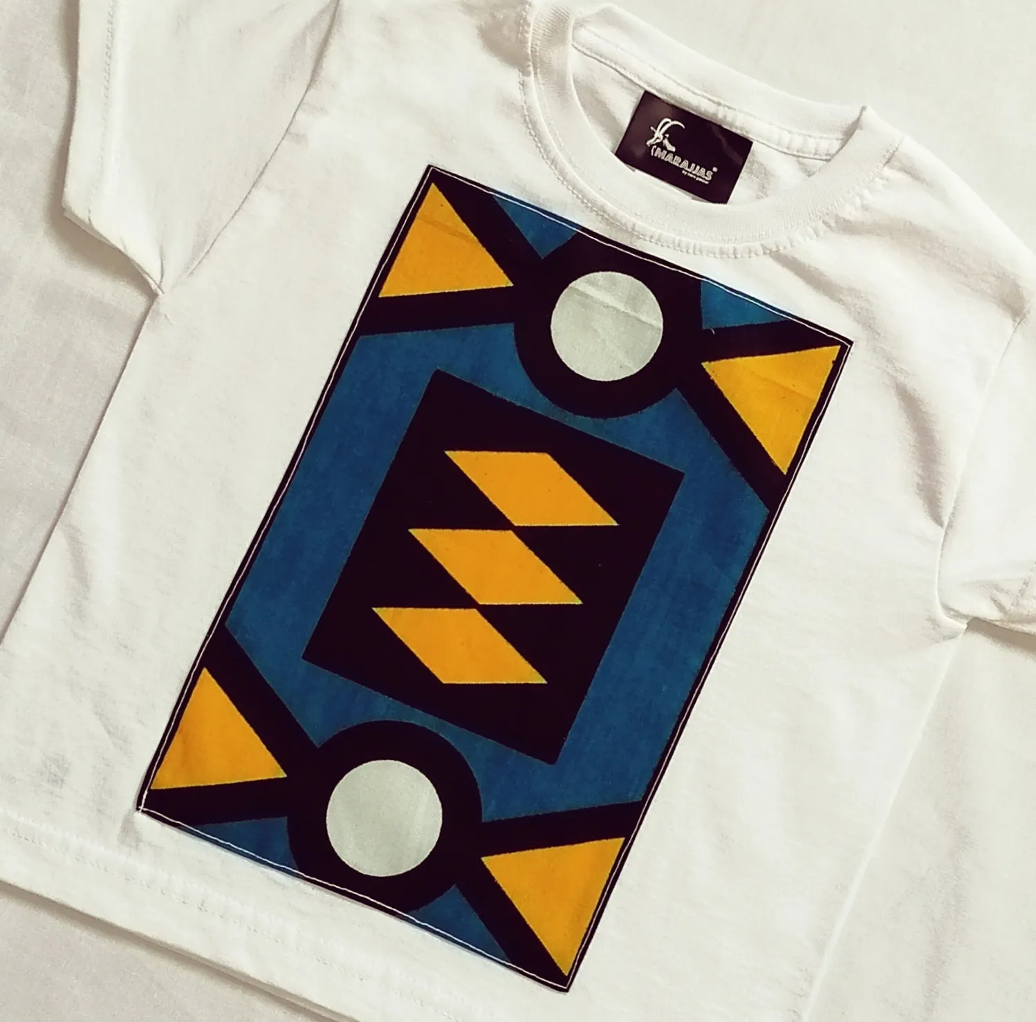 Kids T-shirt in White with royal blue Samakaka