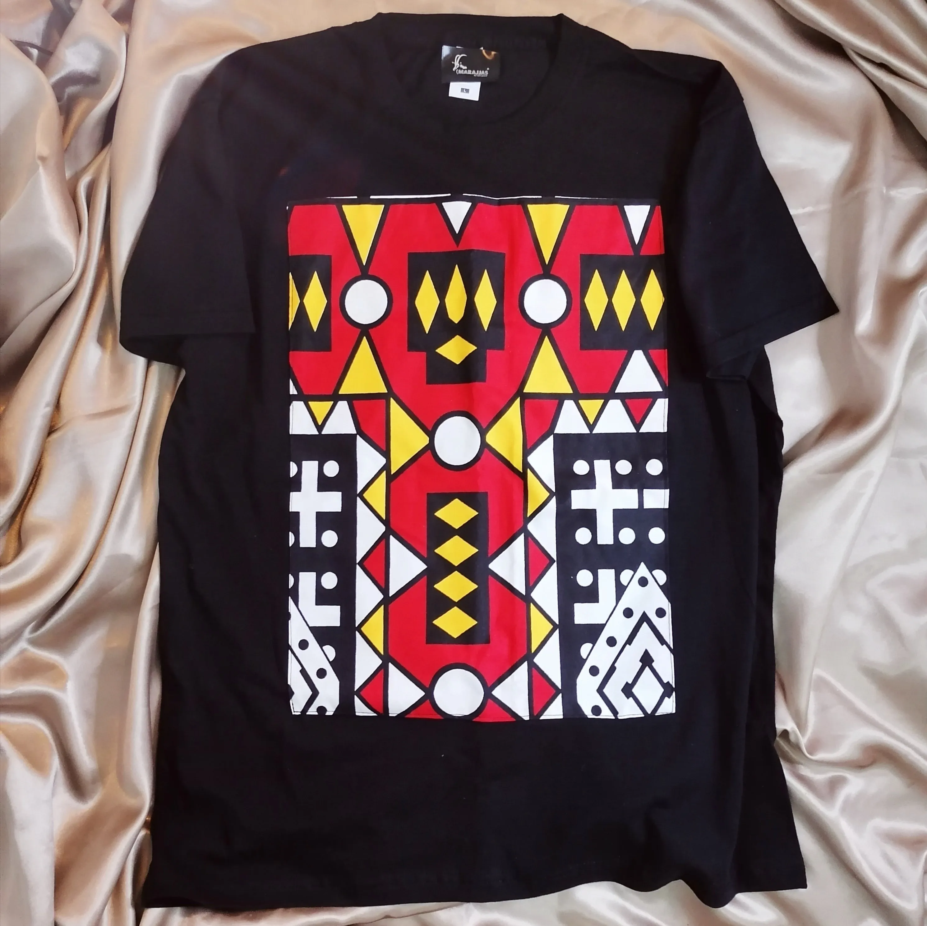 T-shirt in black with red Samakaka